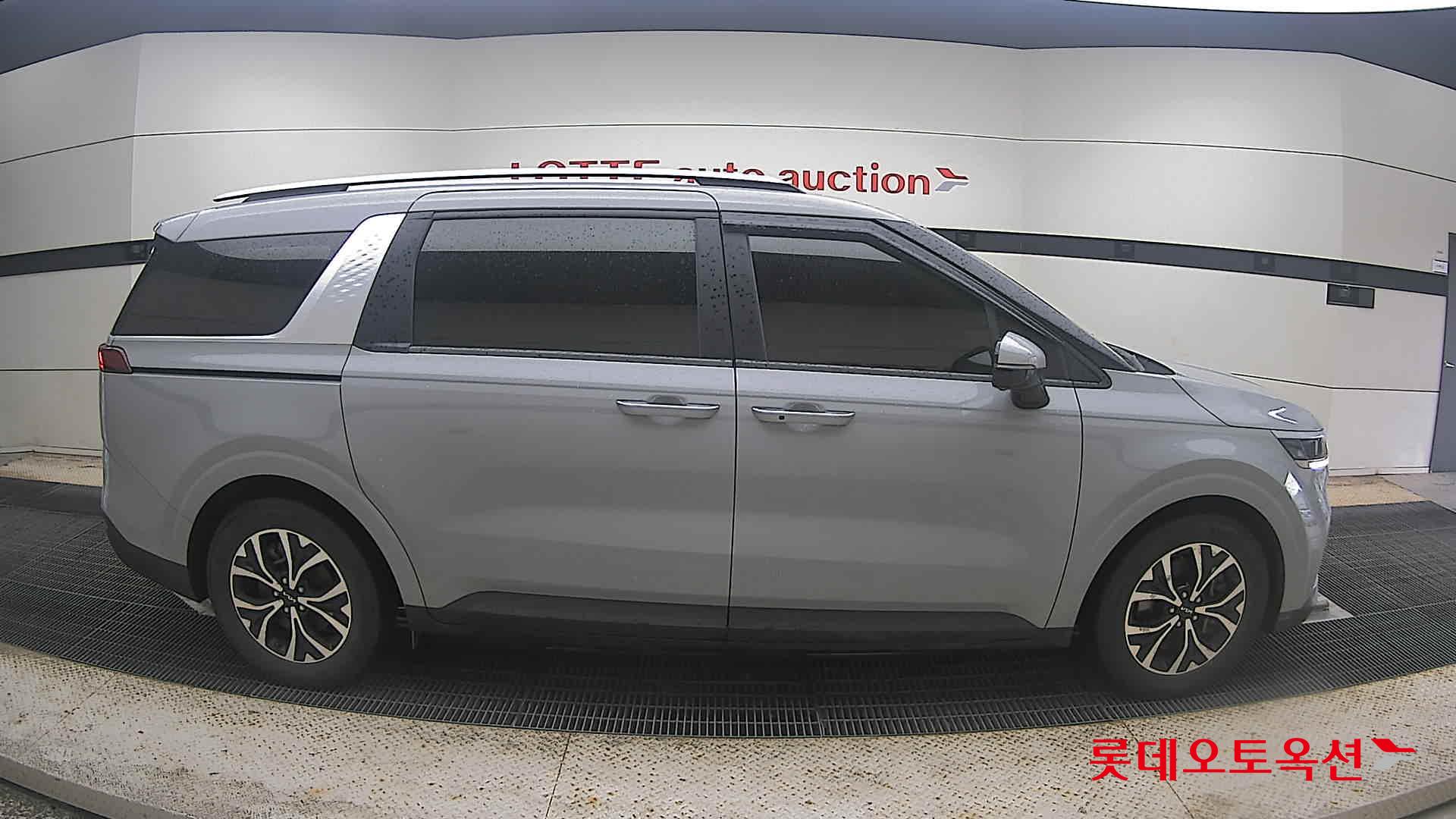 2023 - kia carnival