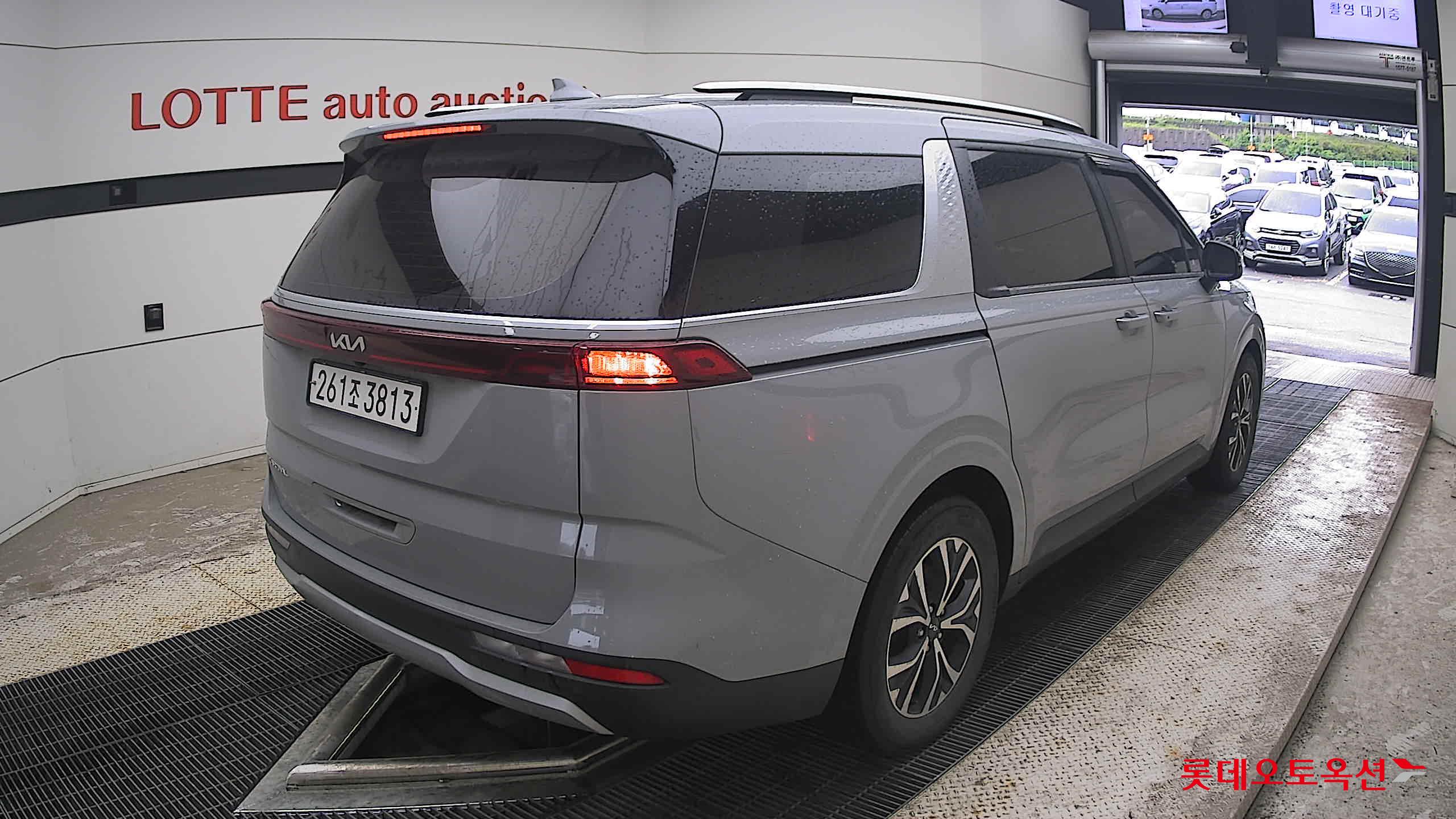 2023 - kia carnival