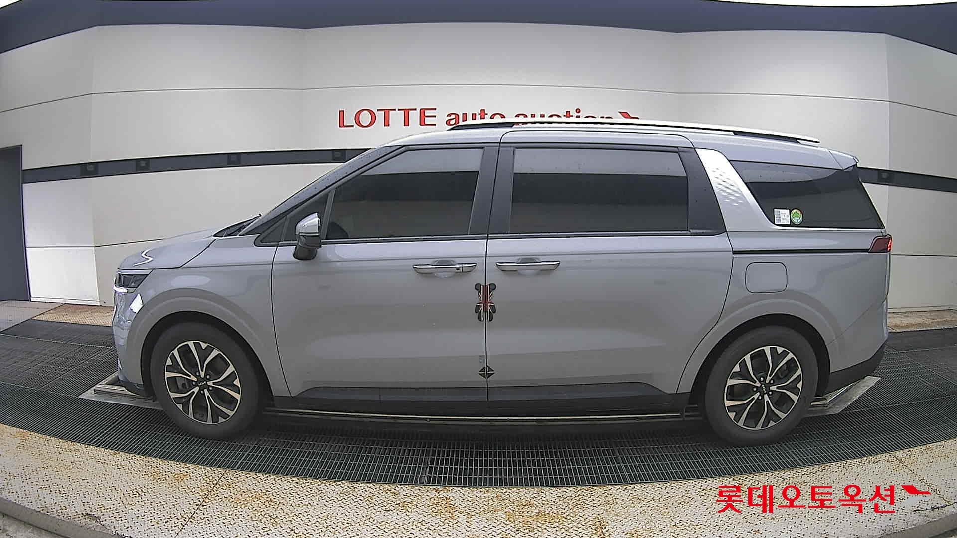2023 - kia carnival