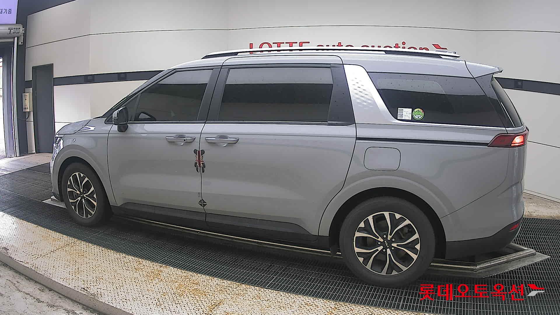 2023 - kia carnival