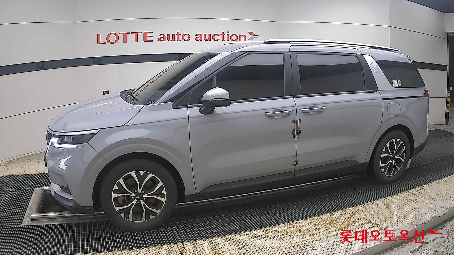 2023 - kia carnival