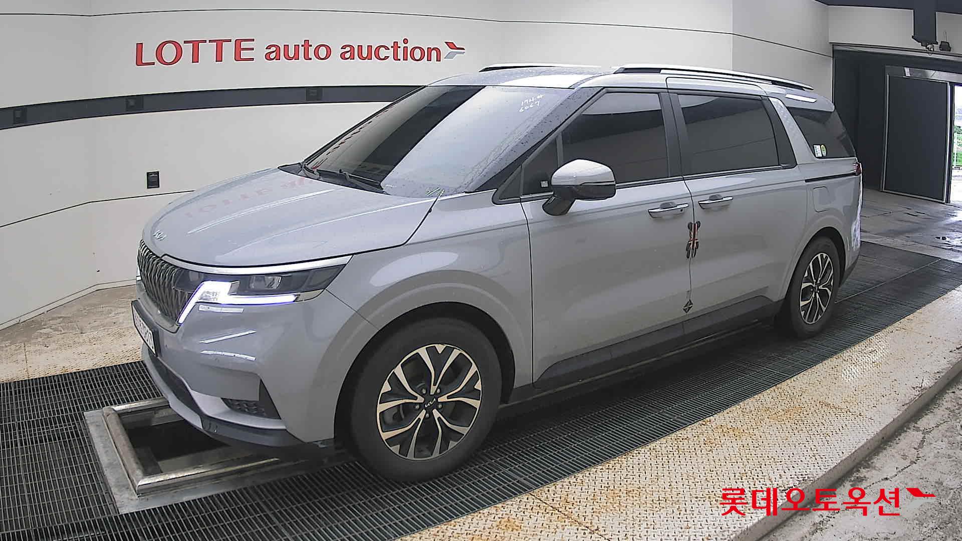 2023 - kia carnival