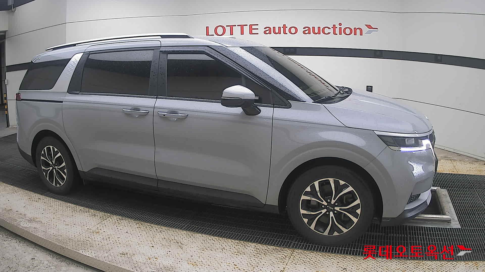 2023 - kia carnival