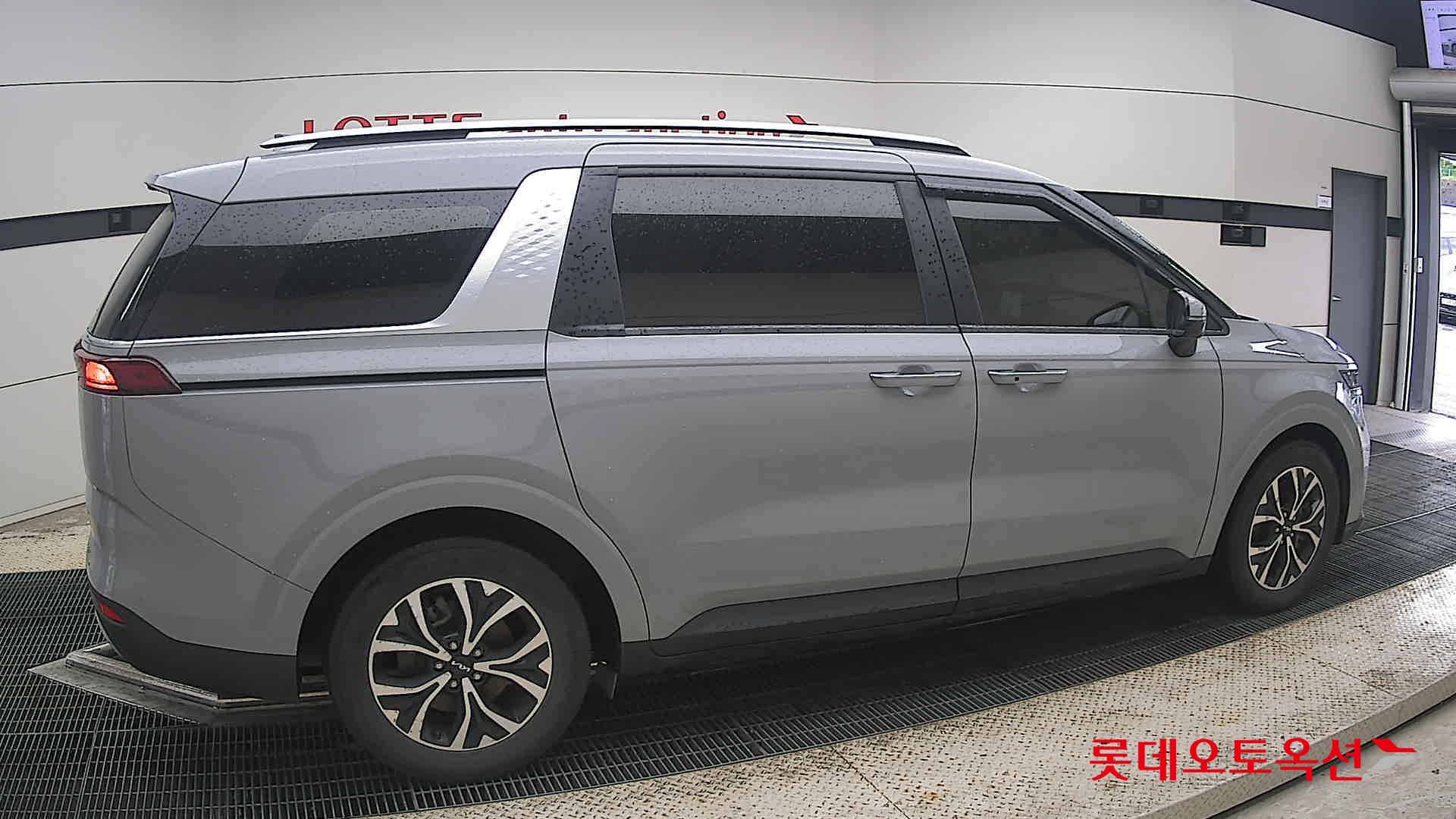 2023 - kia carnival