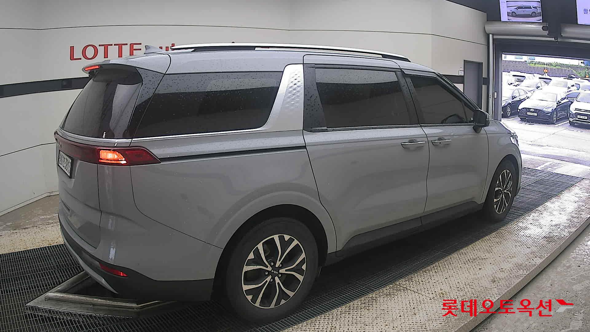 2023 - kia carnival