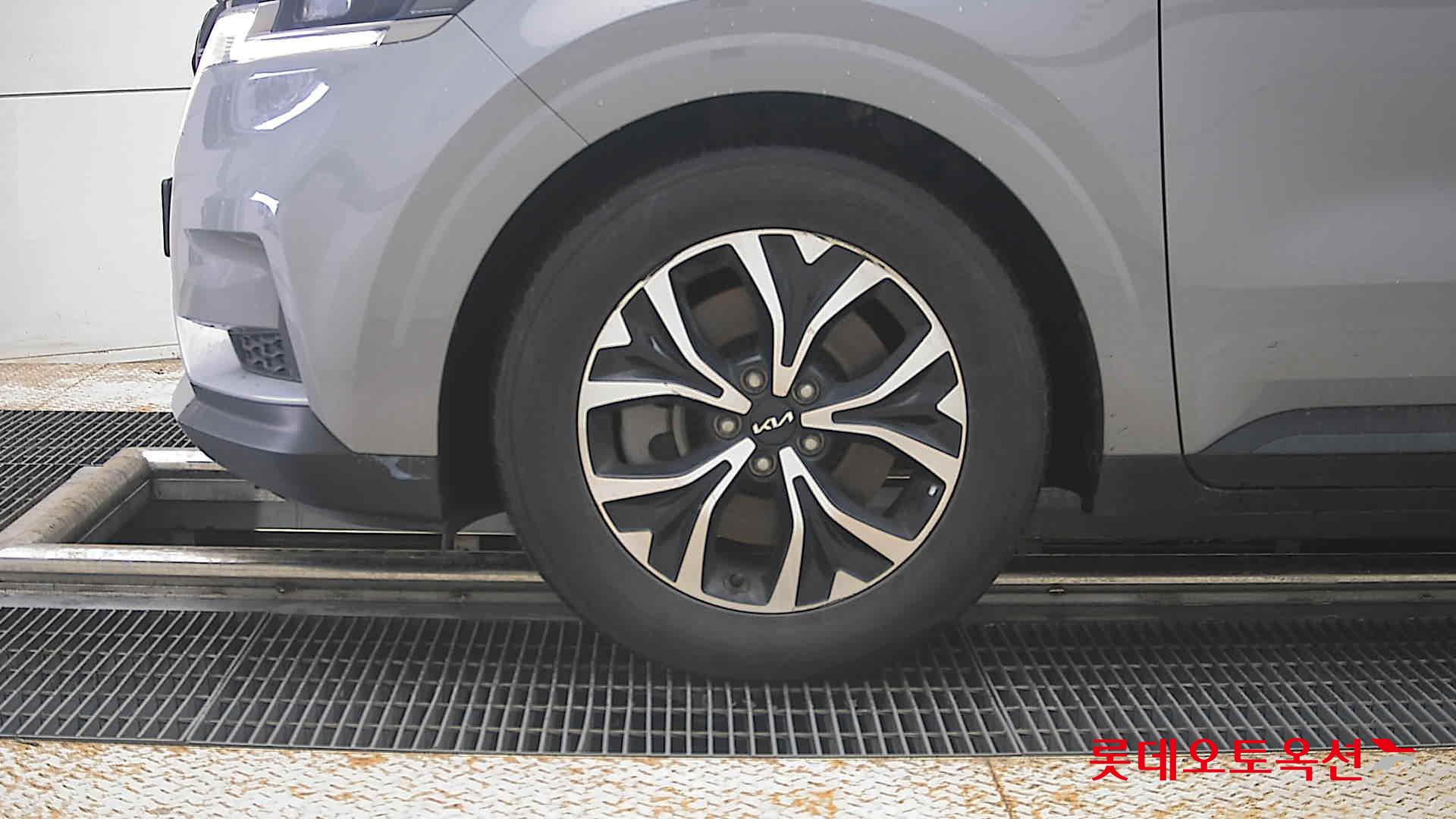 2023 - kia carnival
