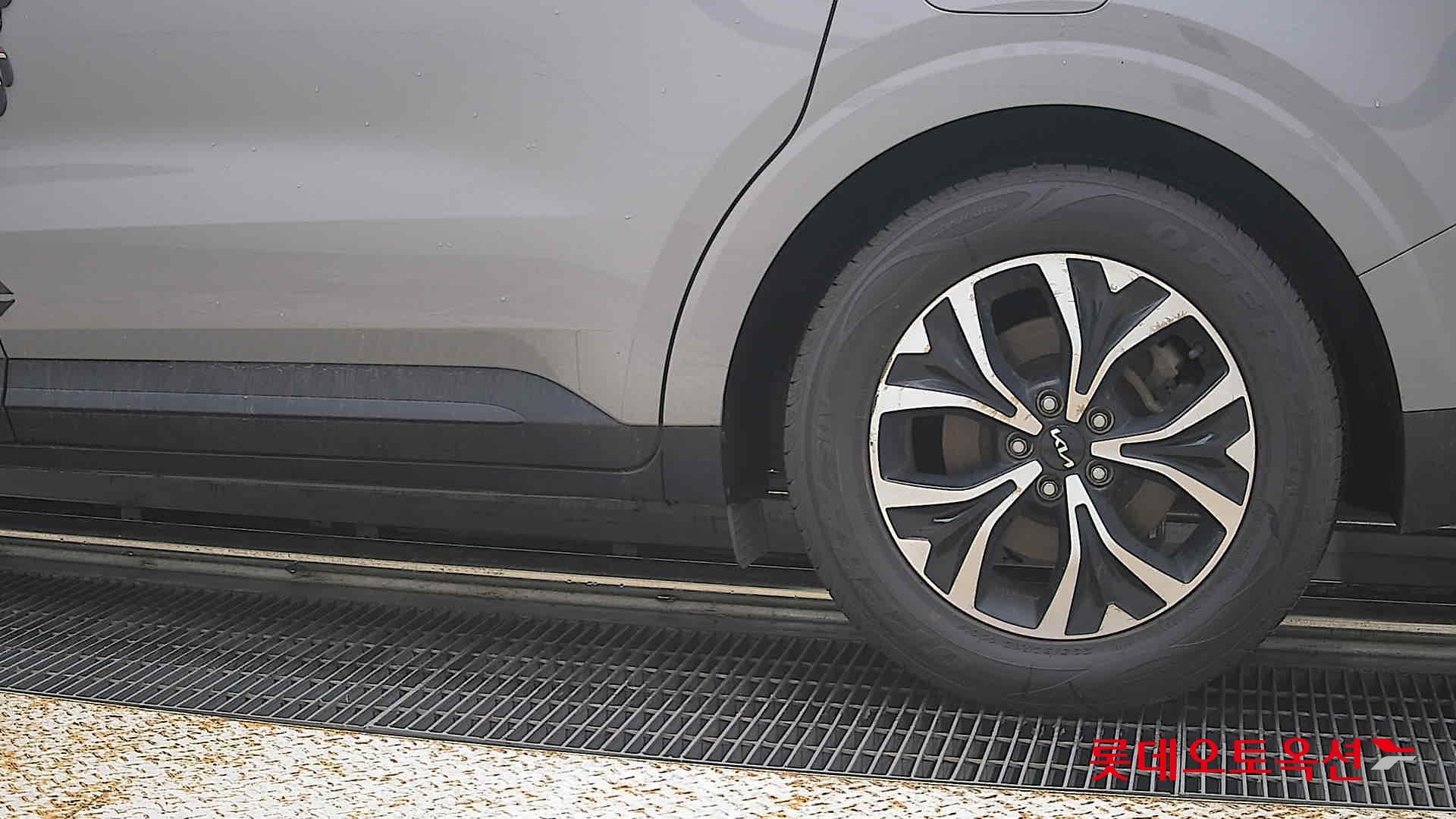2023 - kia carnival