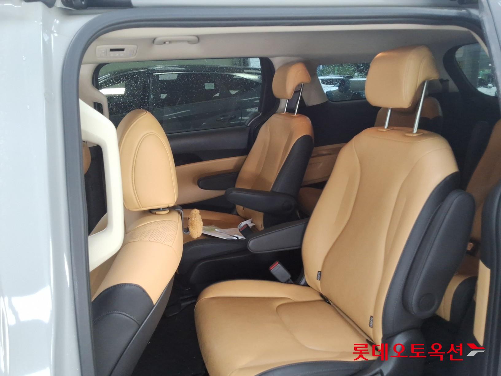 2023 - kia carnival