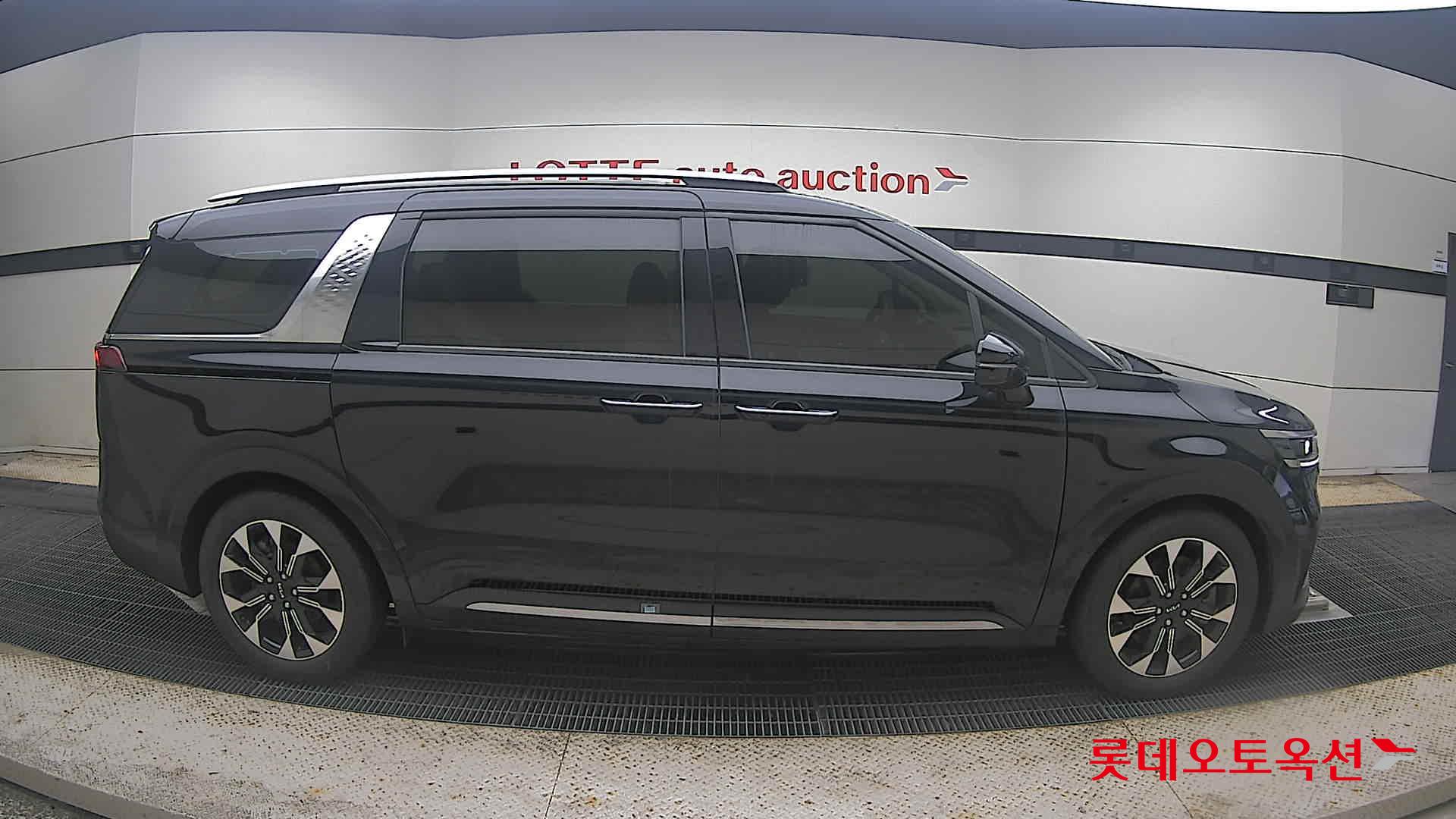 2023 - kia carnival