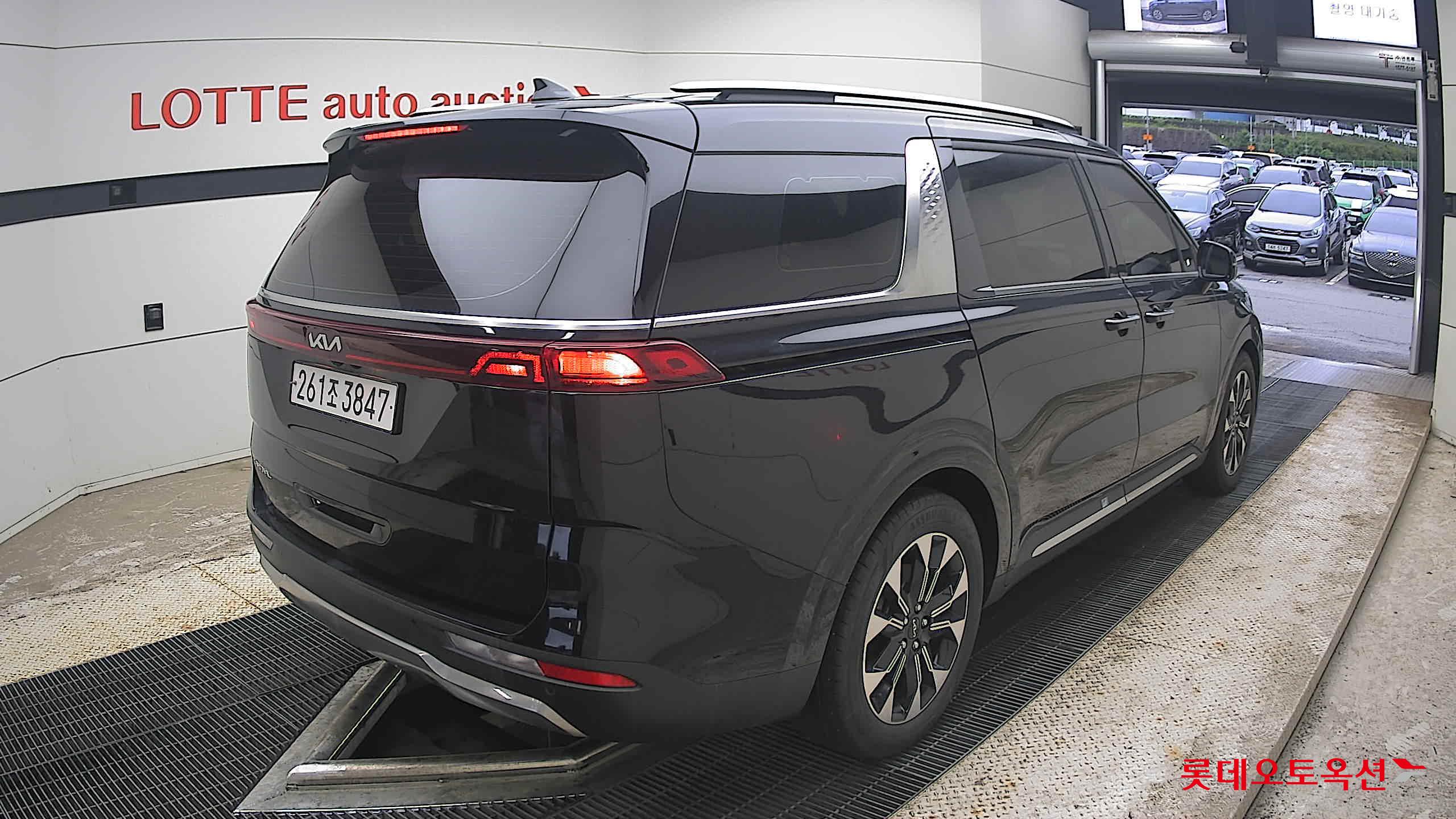 2023 - kia carnival