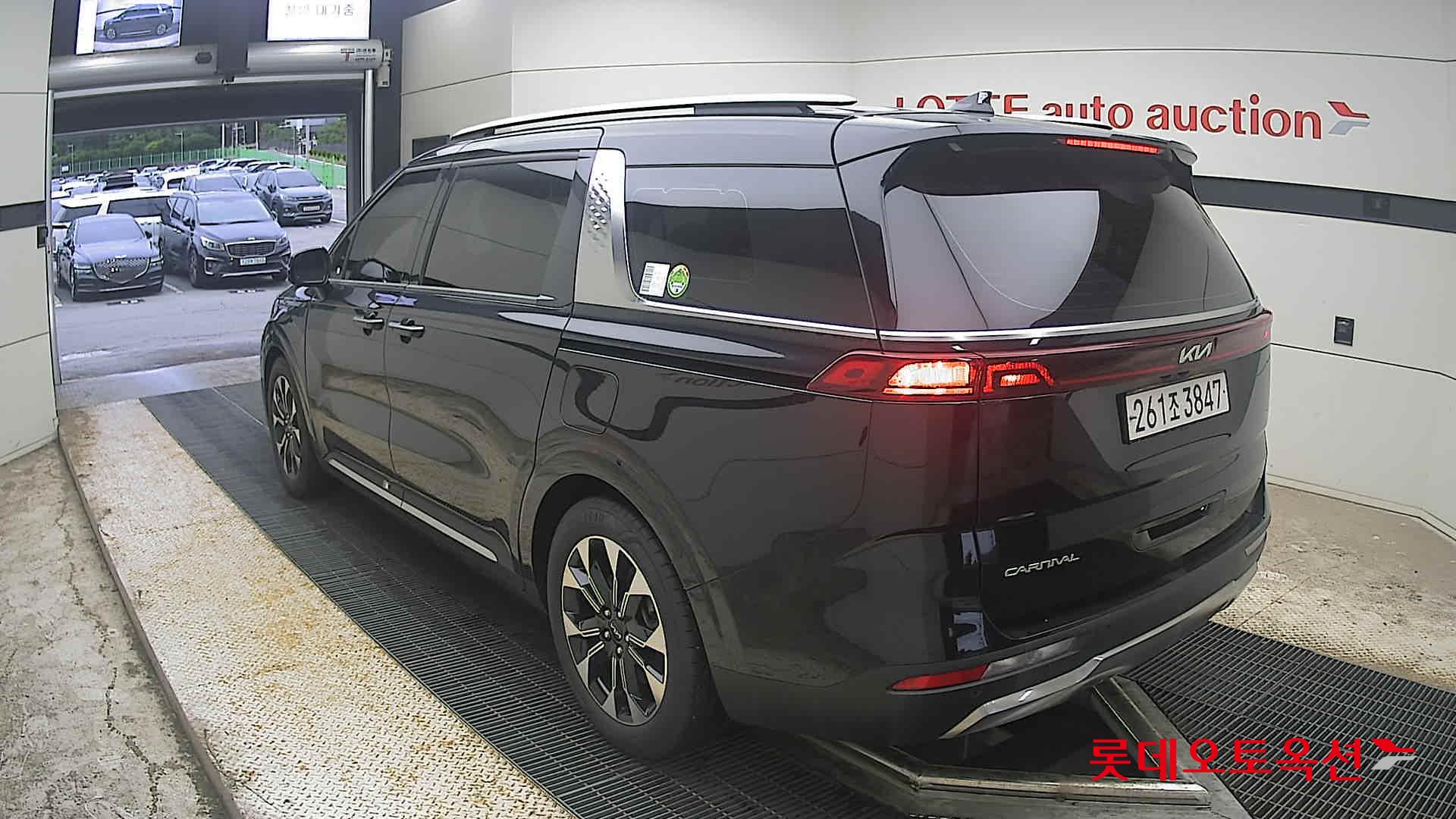 2023 - kia carnival