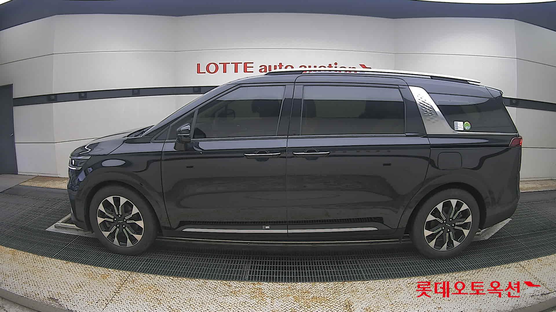 2023 - kia carnival