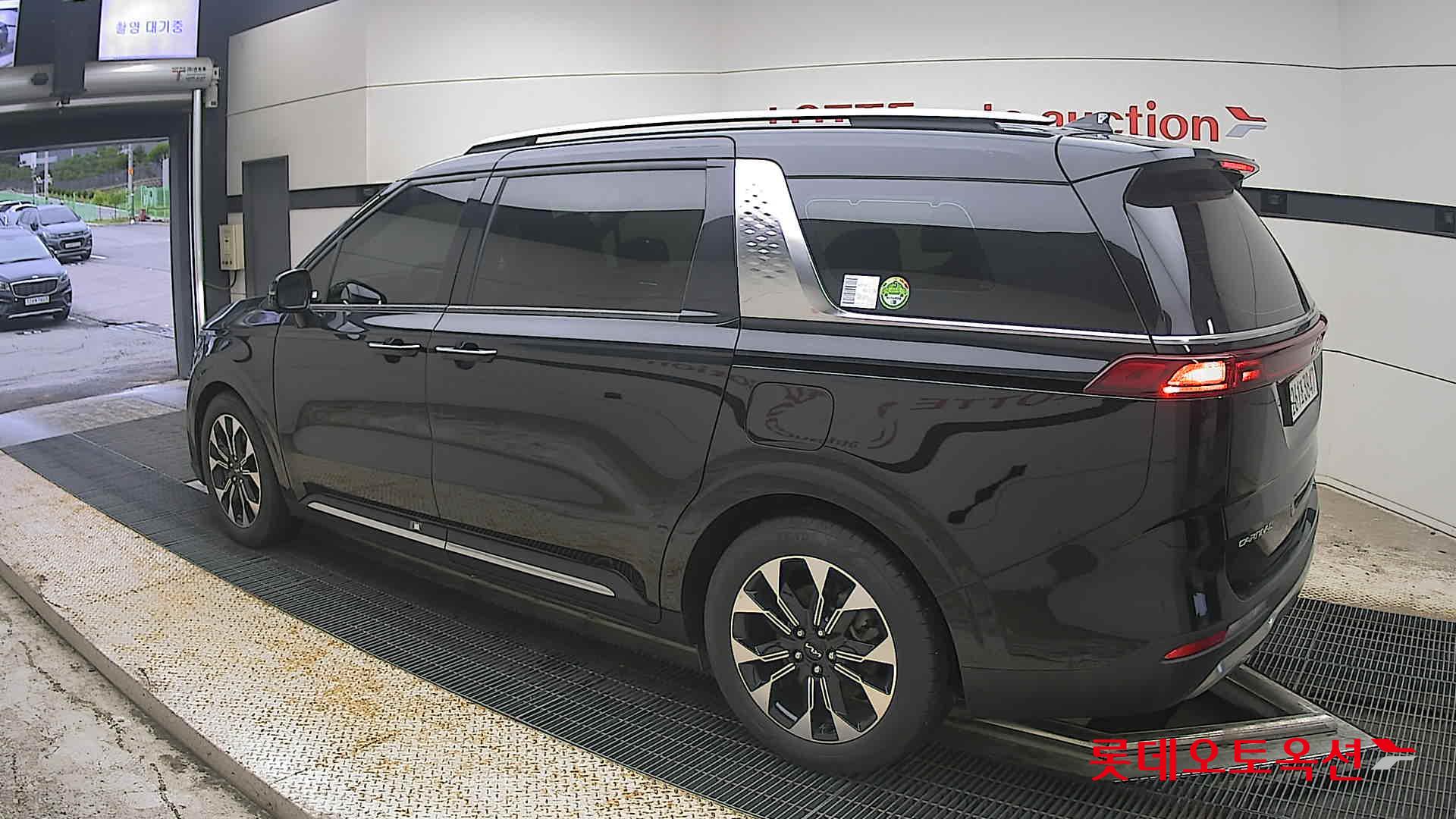2023 - kia carnival