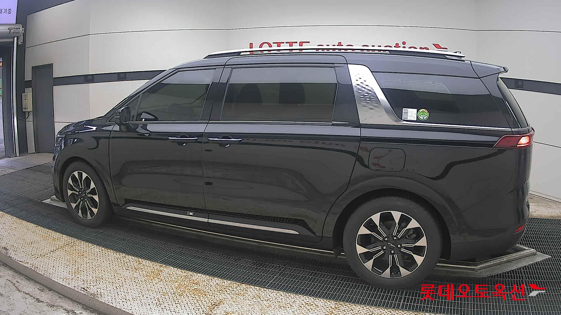 2023 - kia carnival
