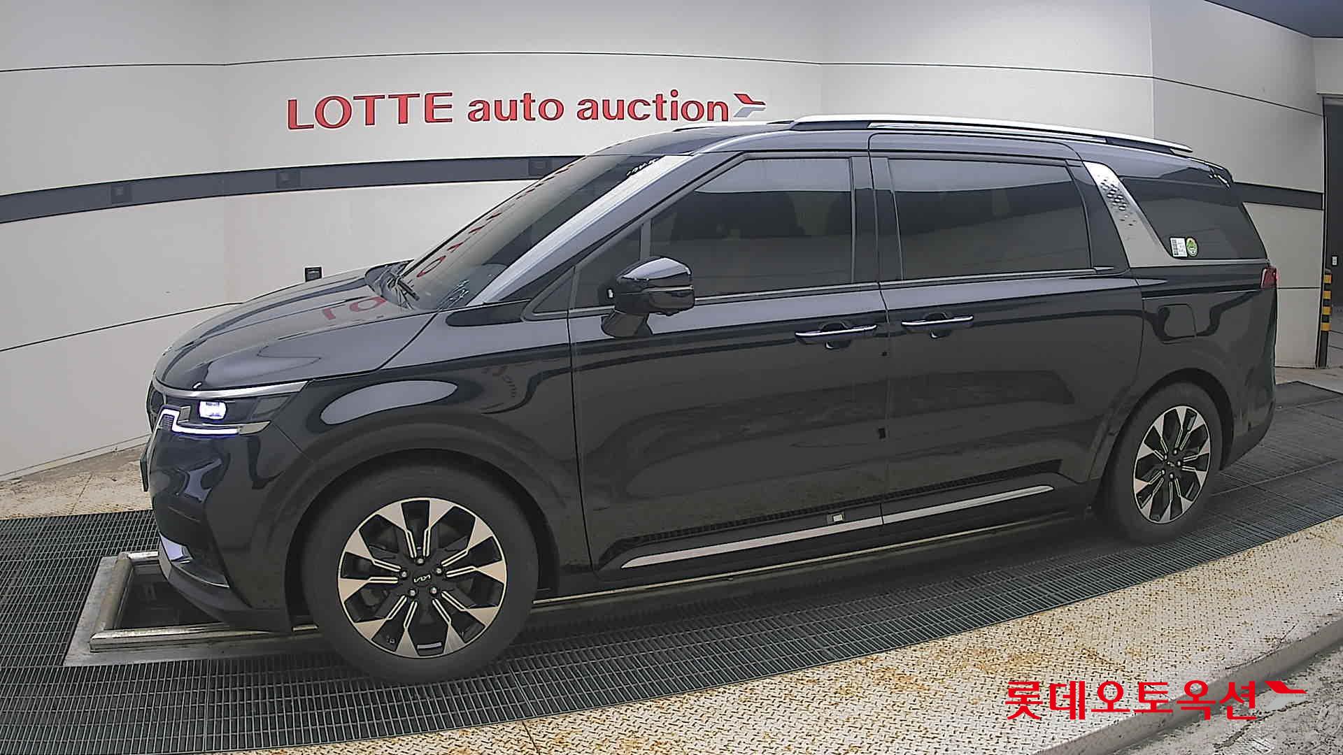 2023 - kia carnival