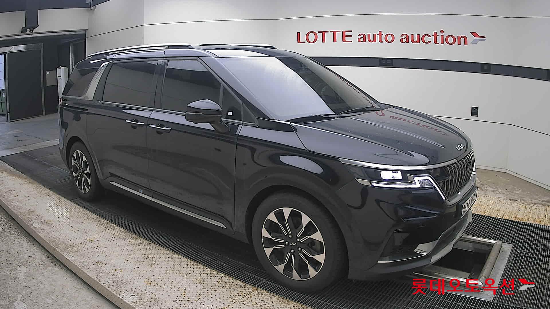 2023 - kia carnival
