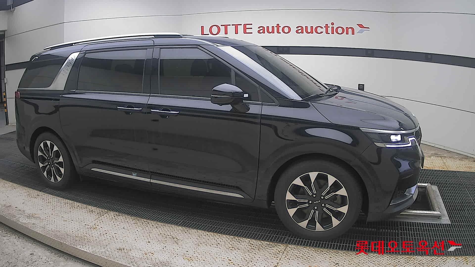 2023 - kia carnival