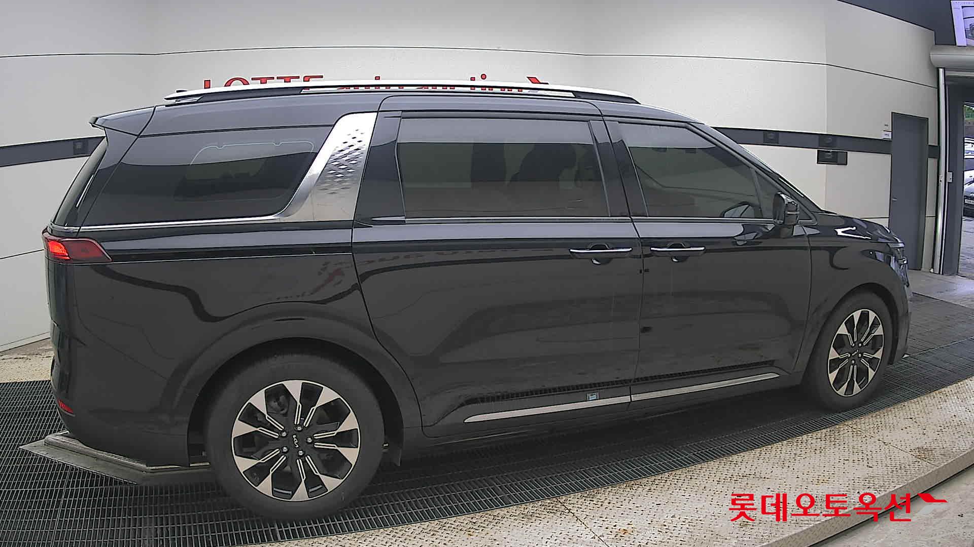 2023 - kia carnival