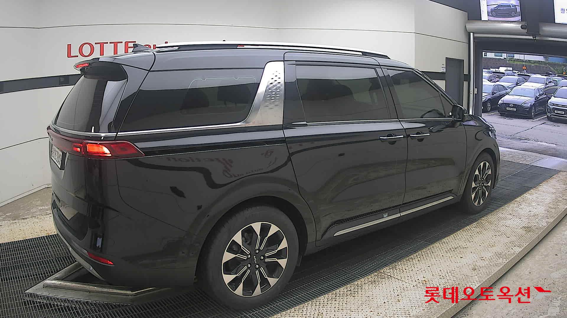 2023 - kia carnival