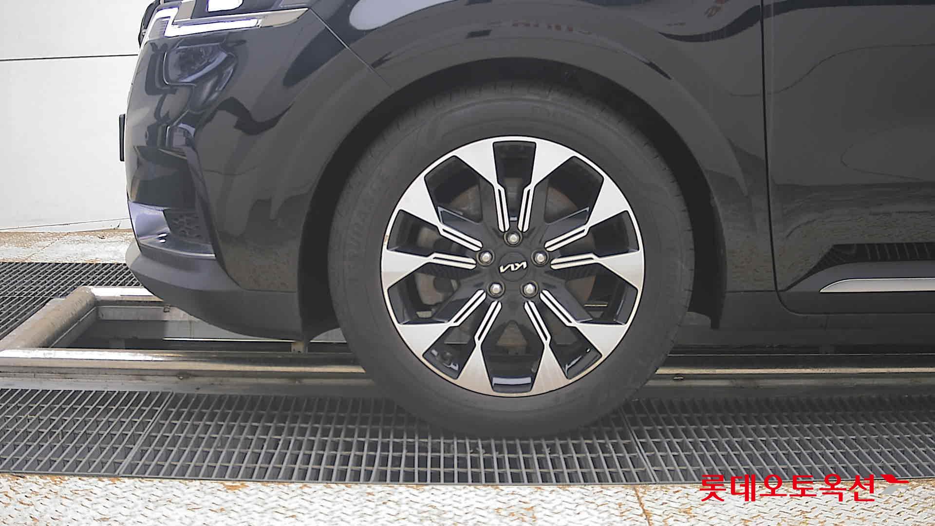 2023 - kia carnival