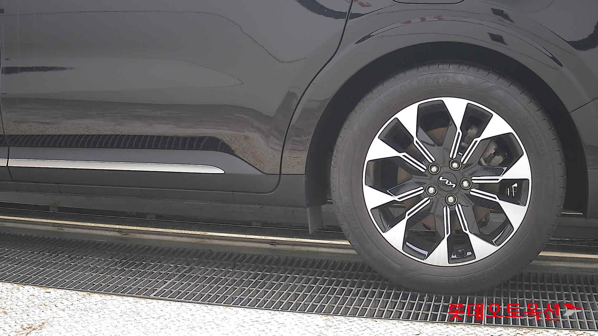 2023 - kia carnival
