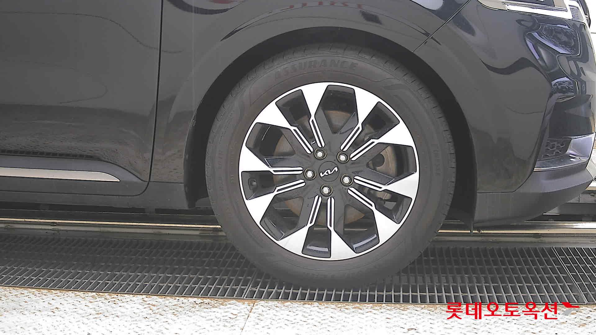 2023 - kia carnival