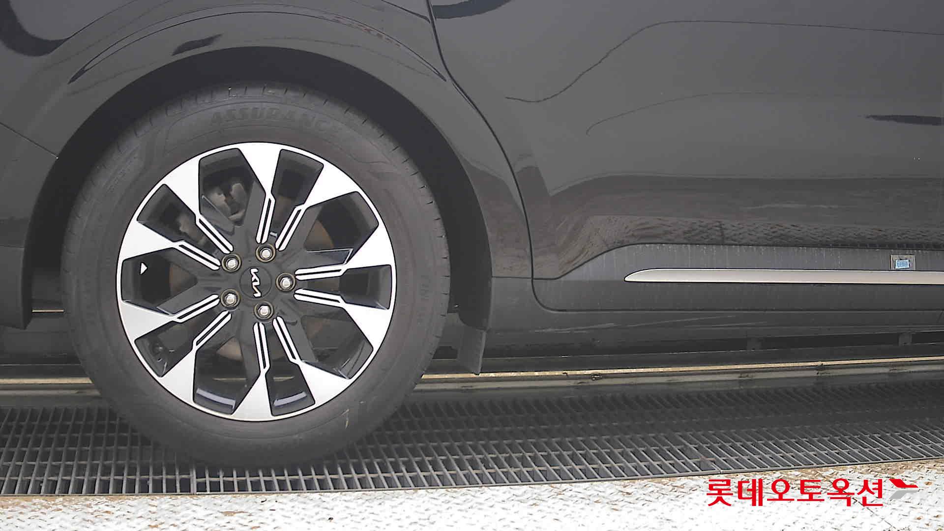 2023 - kia carnival