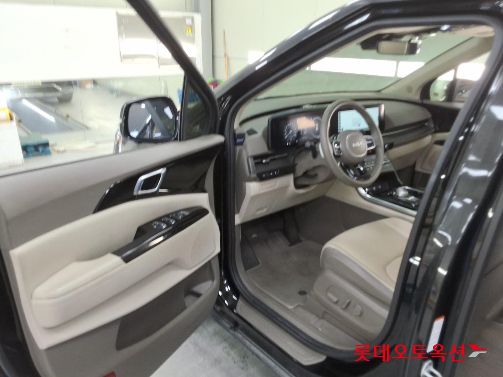 2023 - kia carnival
