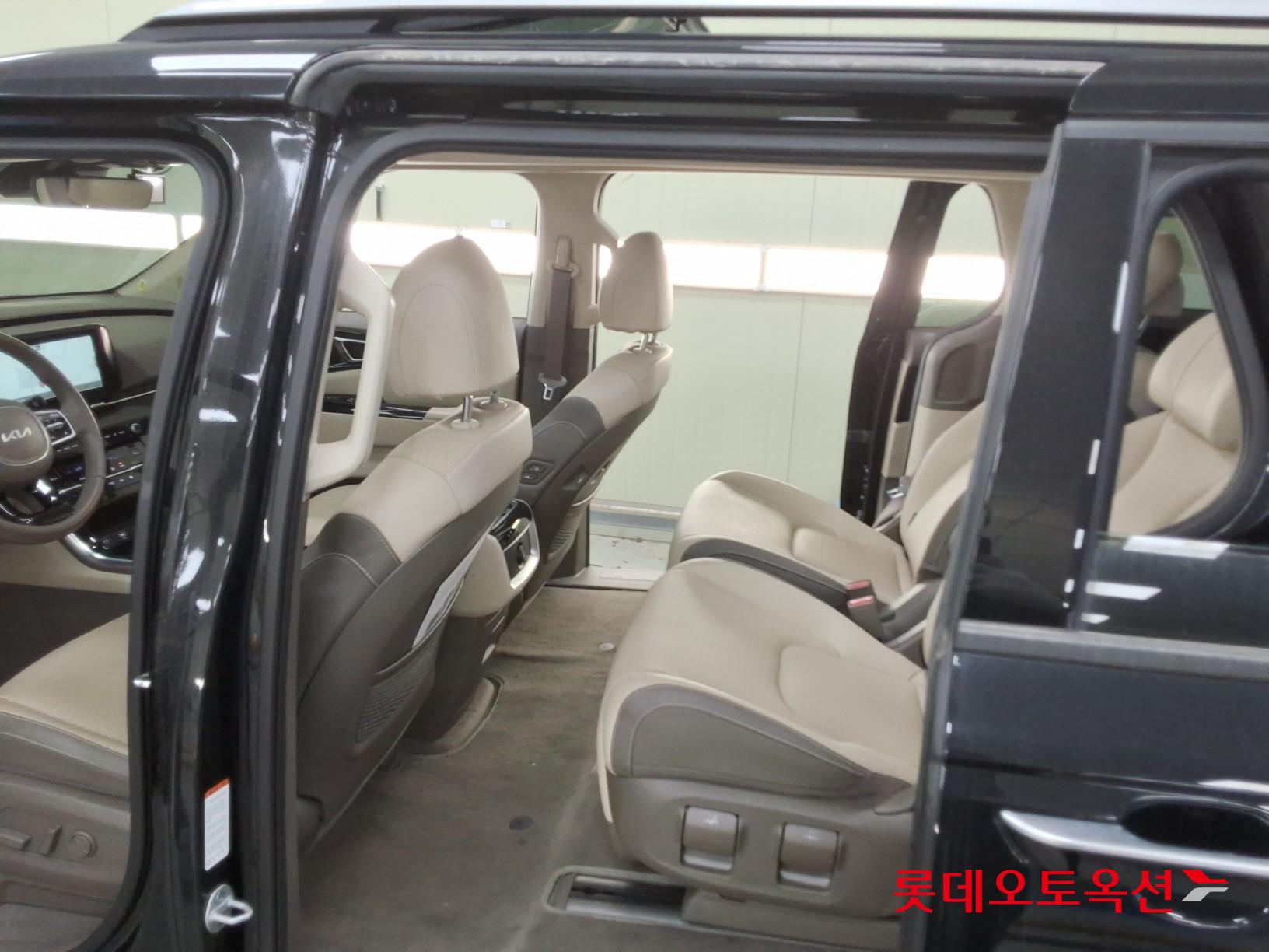 2023 - kia carnival