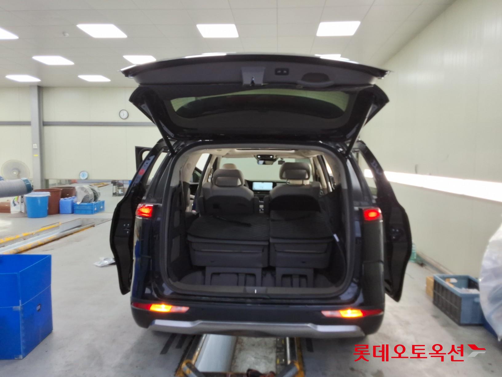 2023 - kia carnival