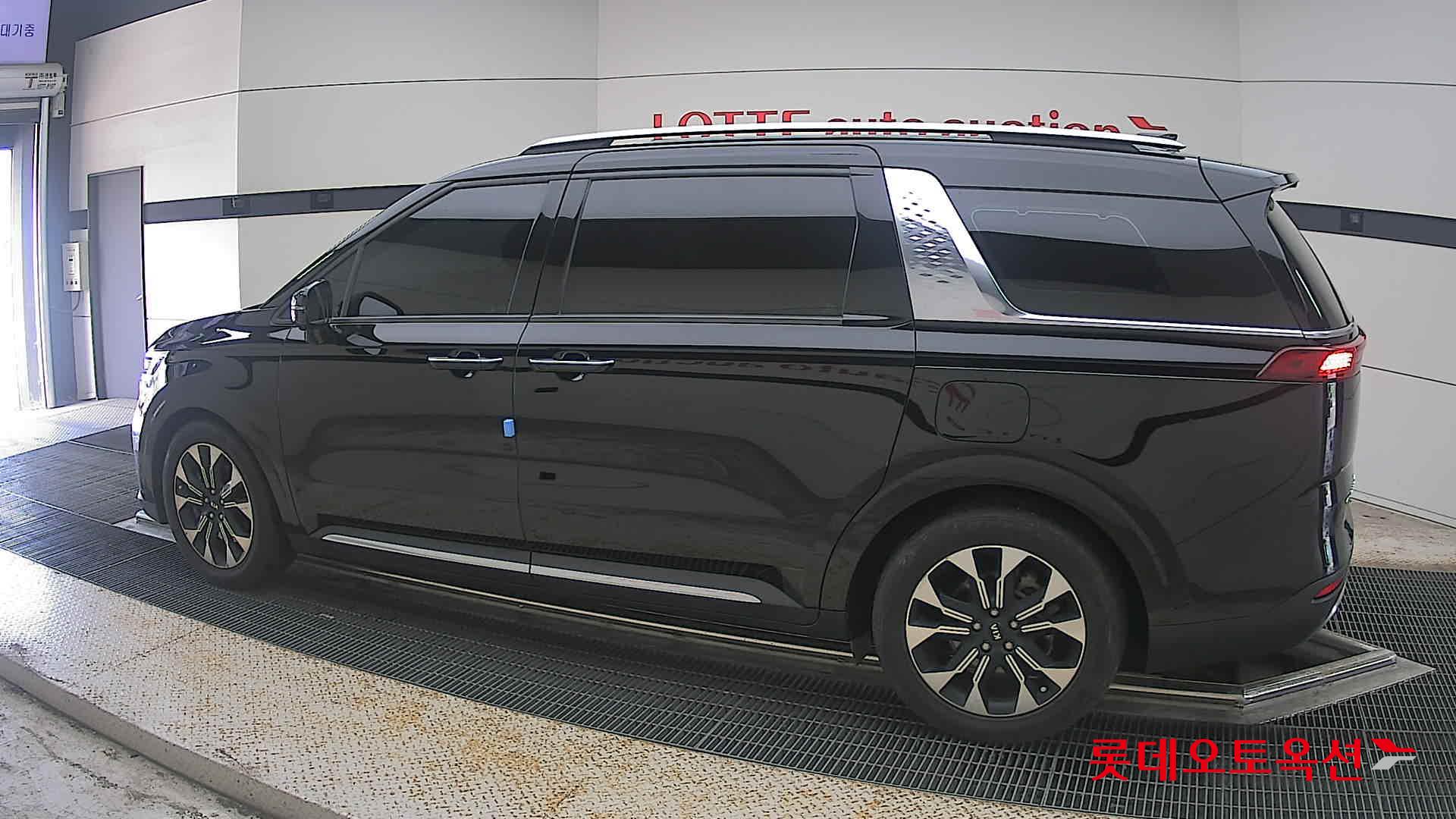 2021 - kia carnival