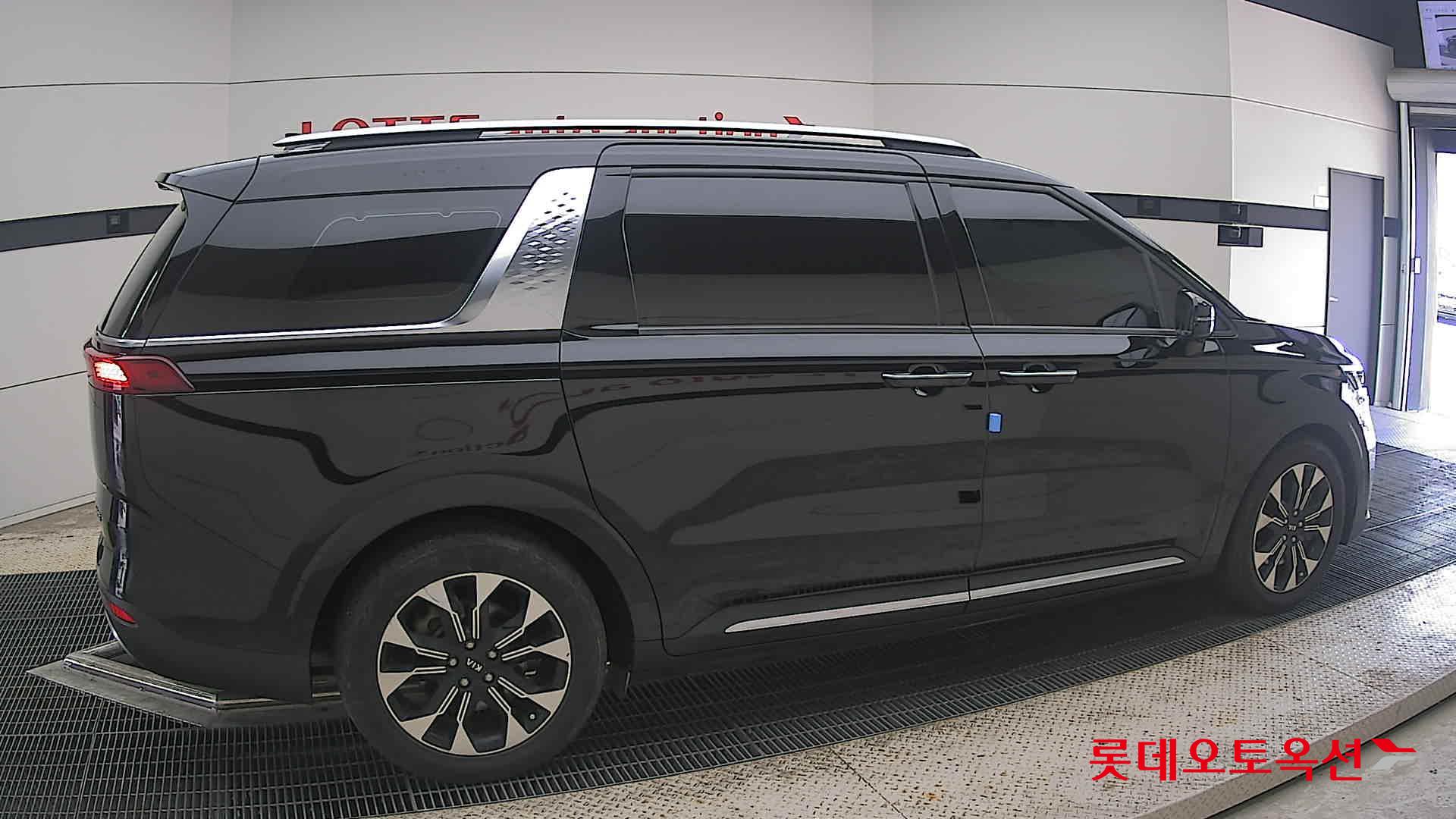 2021 - kia carnival