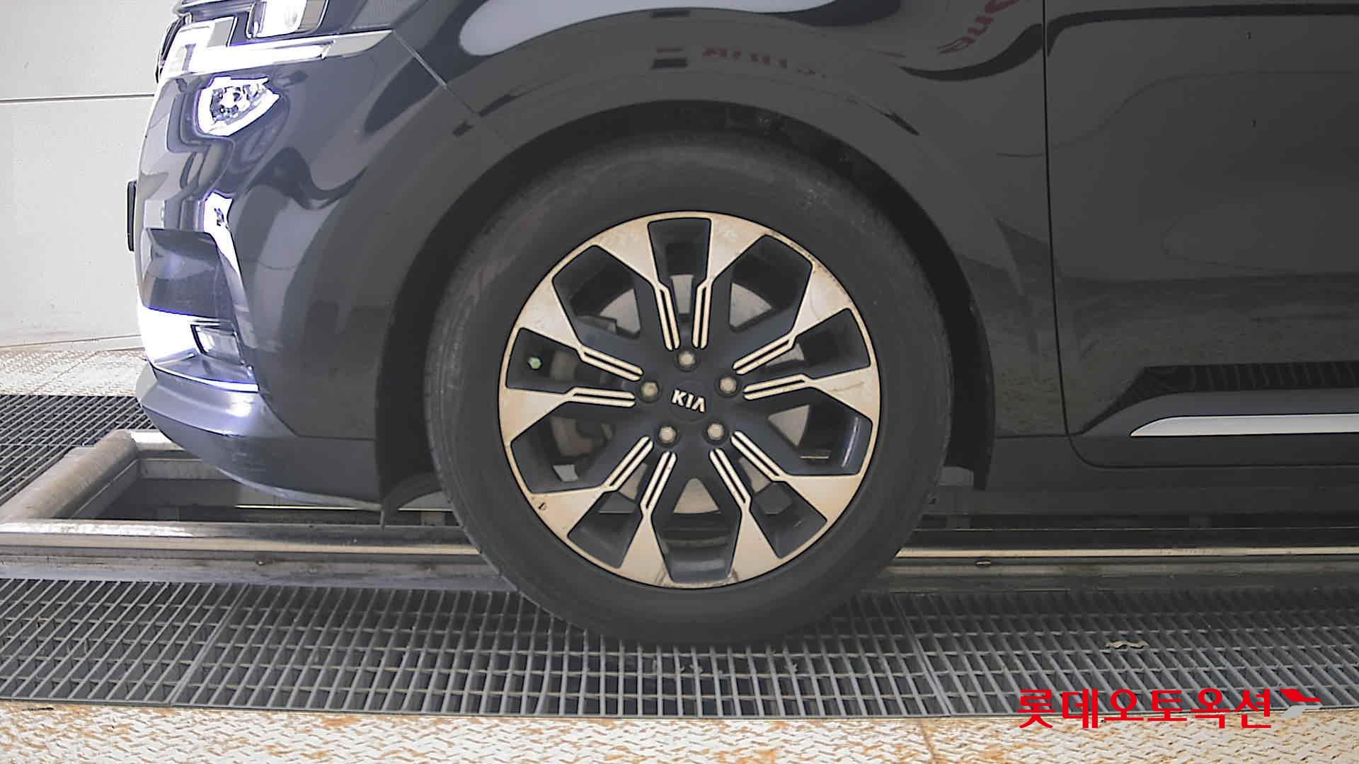 2021 - kia carnival