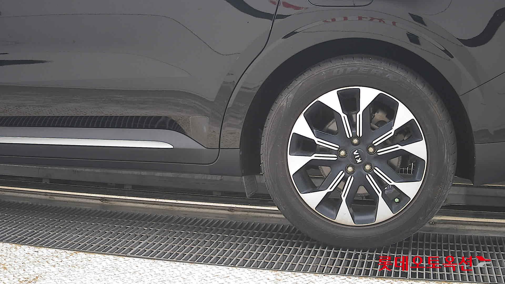 2021 - kia carnival