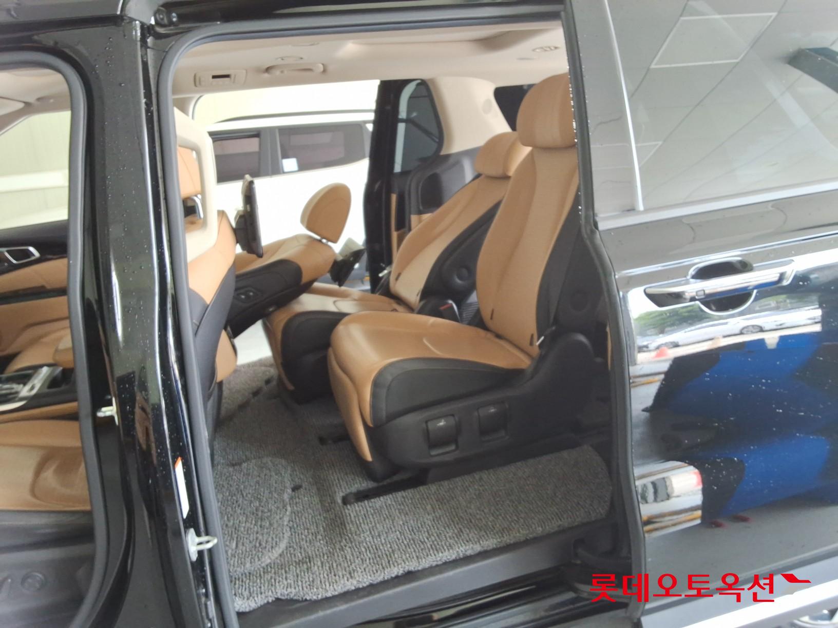 2021 - kia carnival