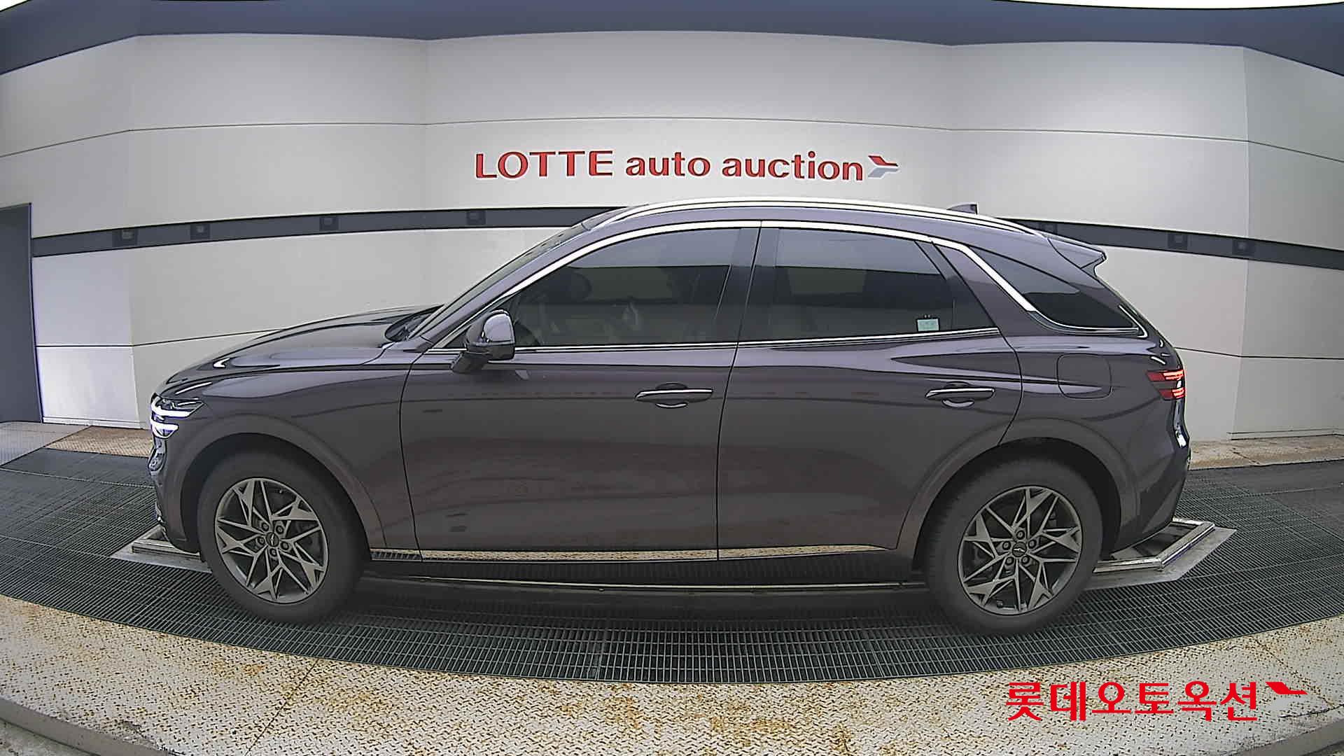 2021 - genesis gv70