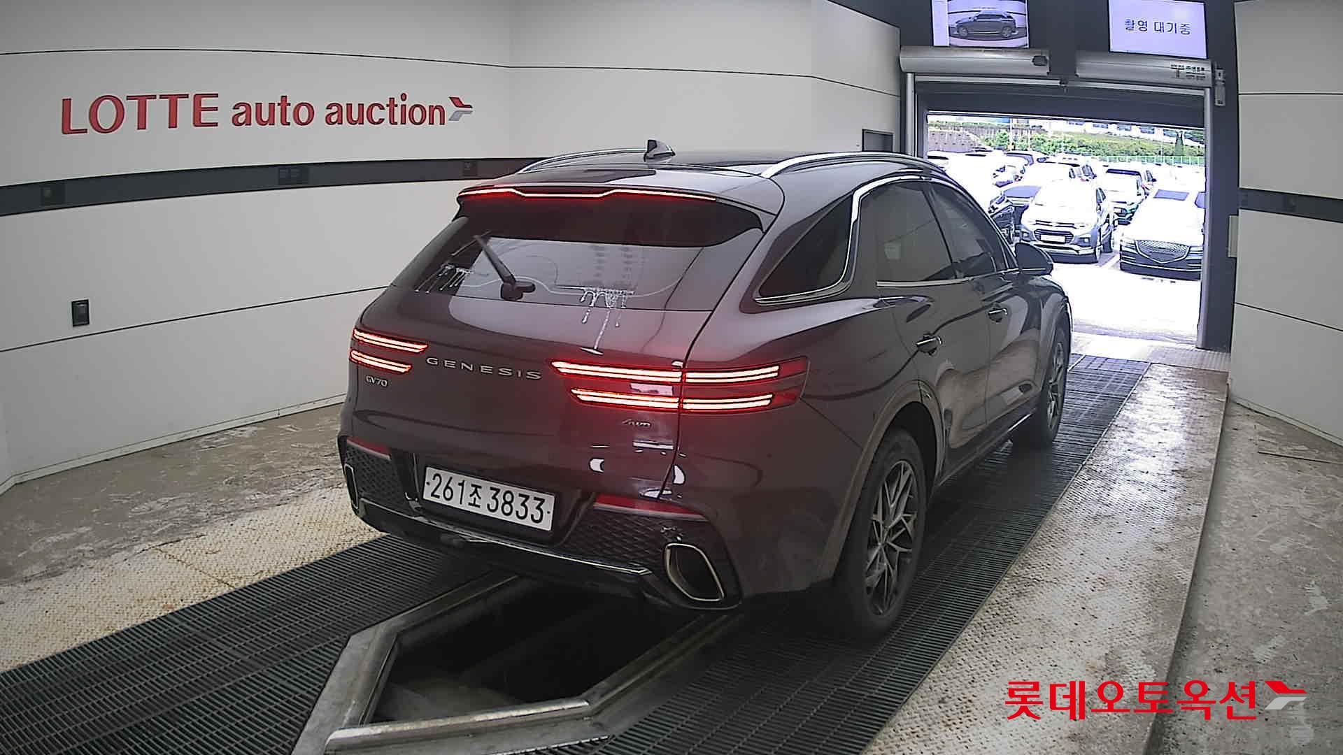 2021 - genesis gv70