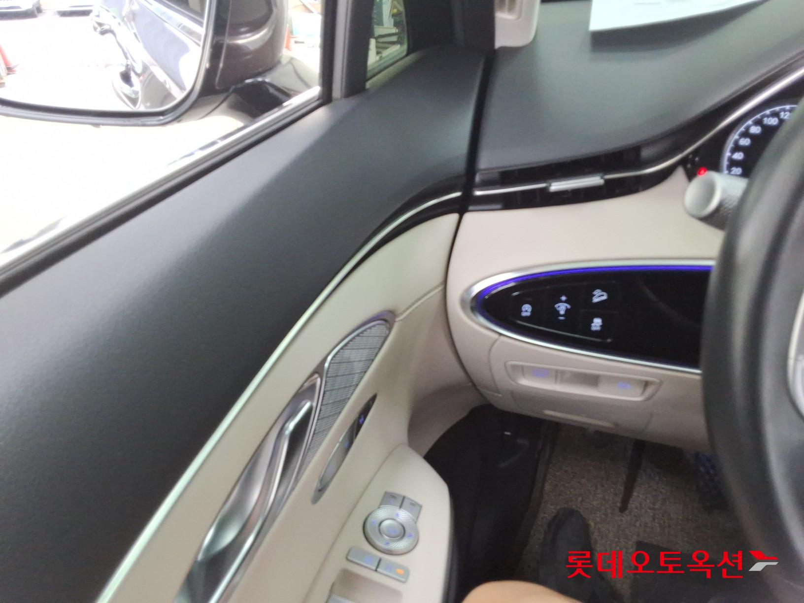 2021 - genesis gv70