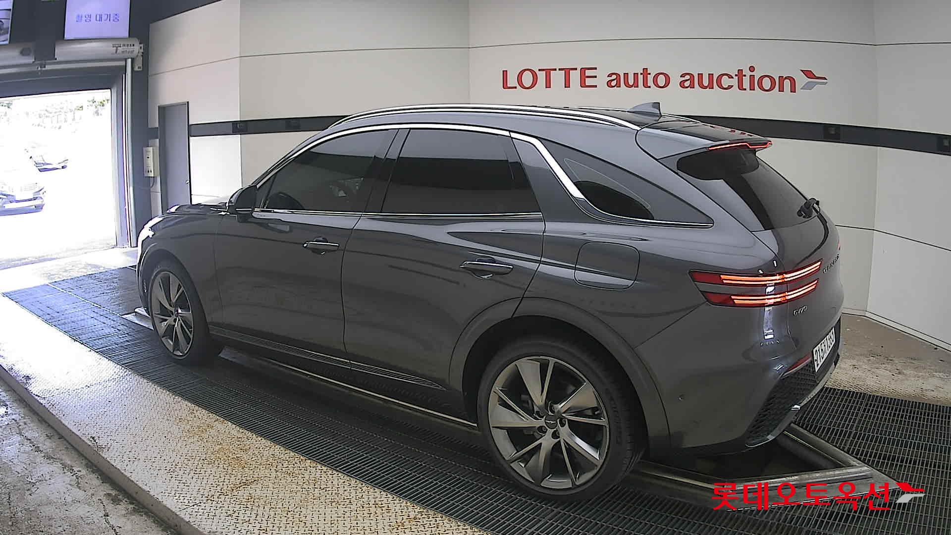 2021 - genesis gv70
