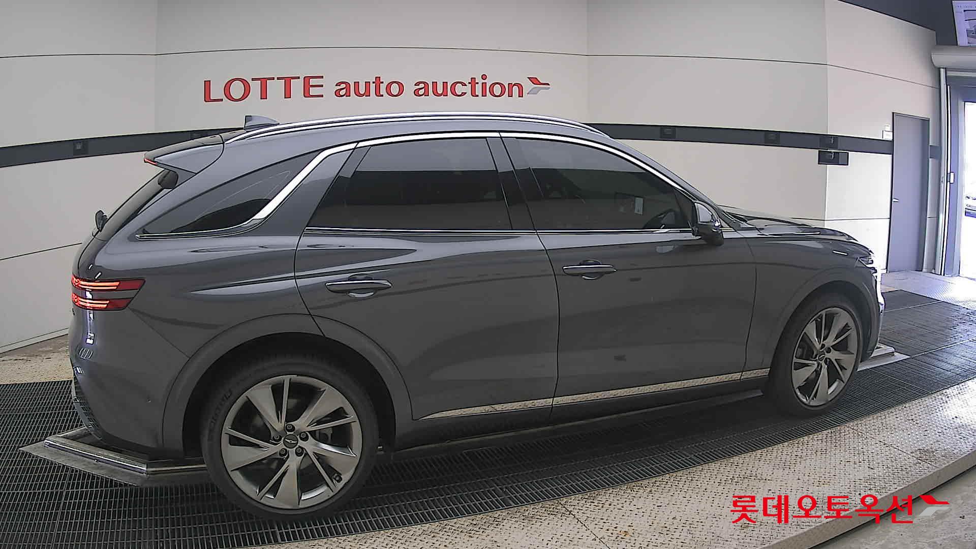 2021 - genesis gv70