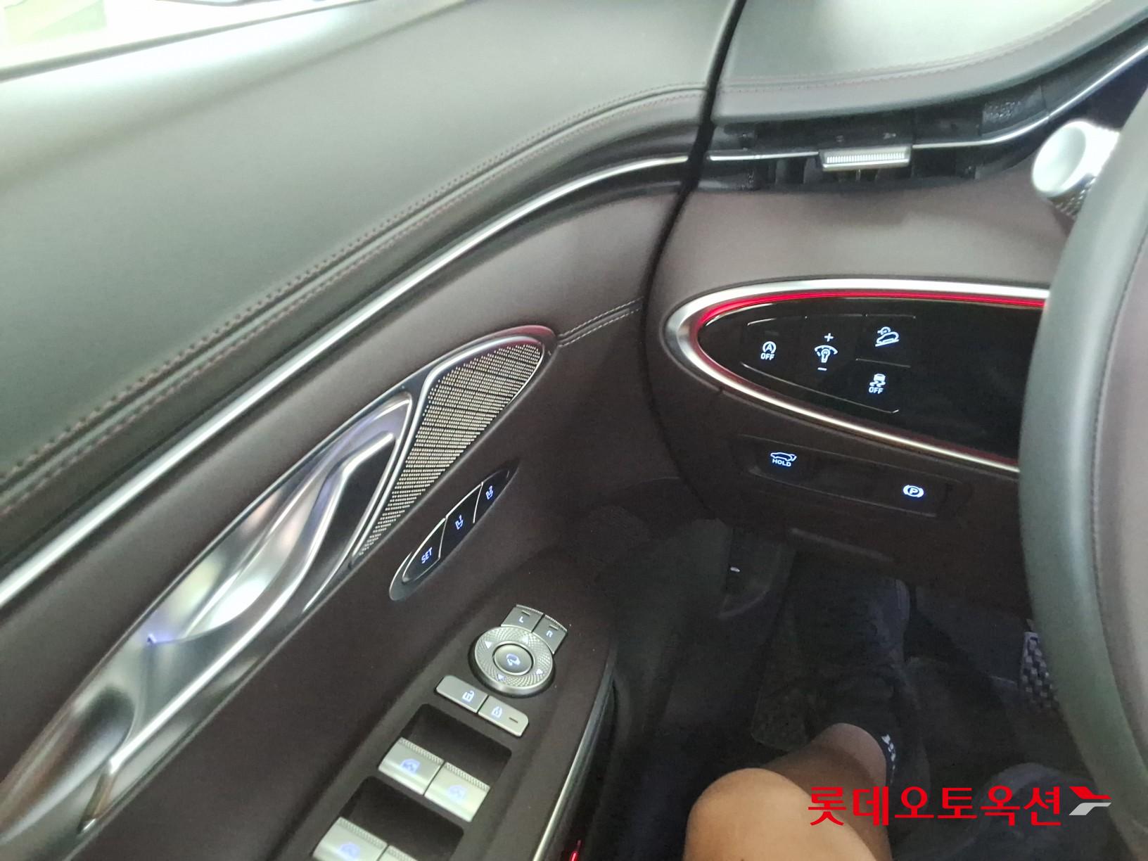 2021 - genesis gv70