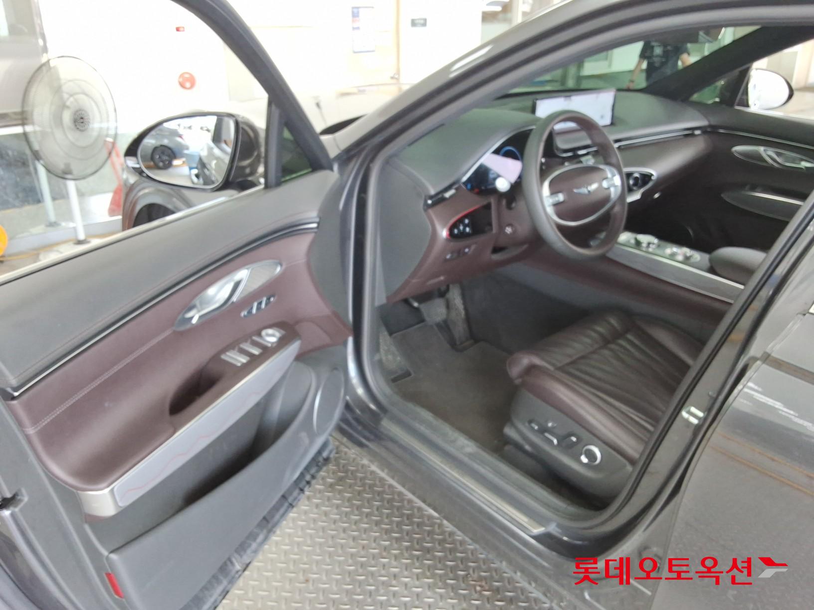 2021 - genesis gv70