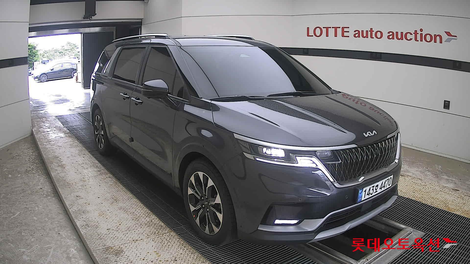 2023 - kia carnival