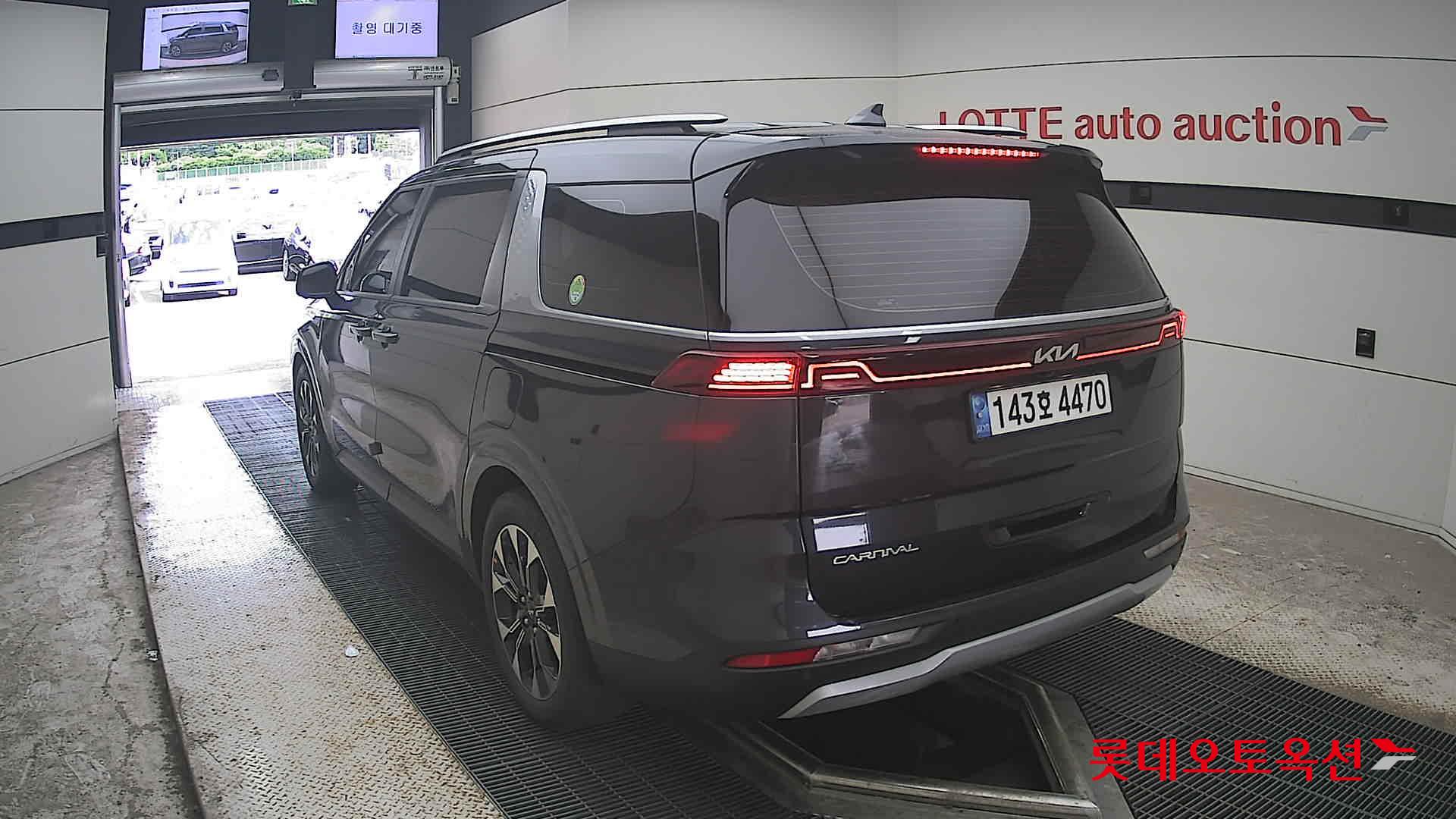 2023 - kia carnival
