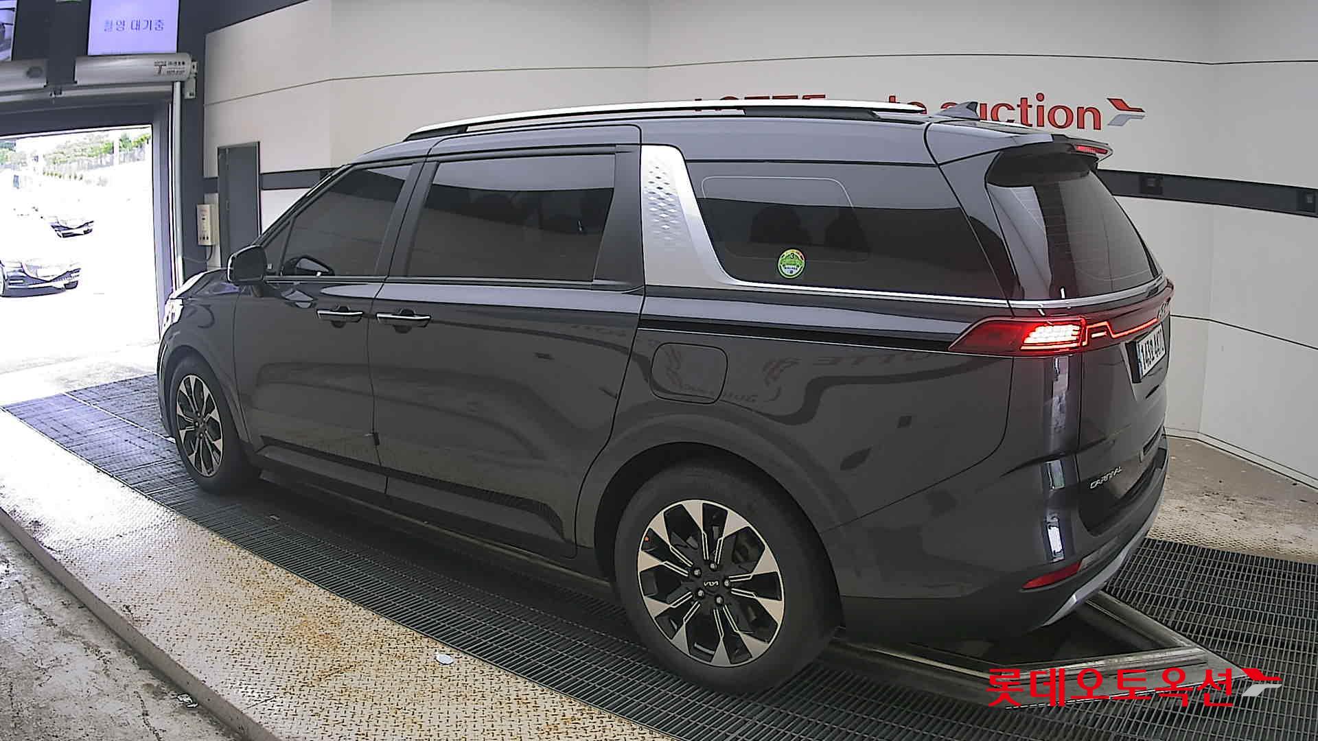 2023 - kia carnival