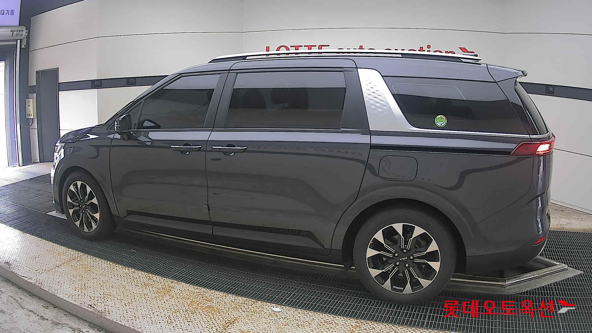 2023 - kia carnival