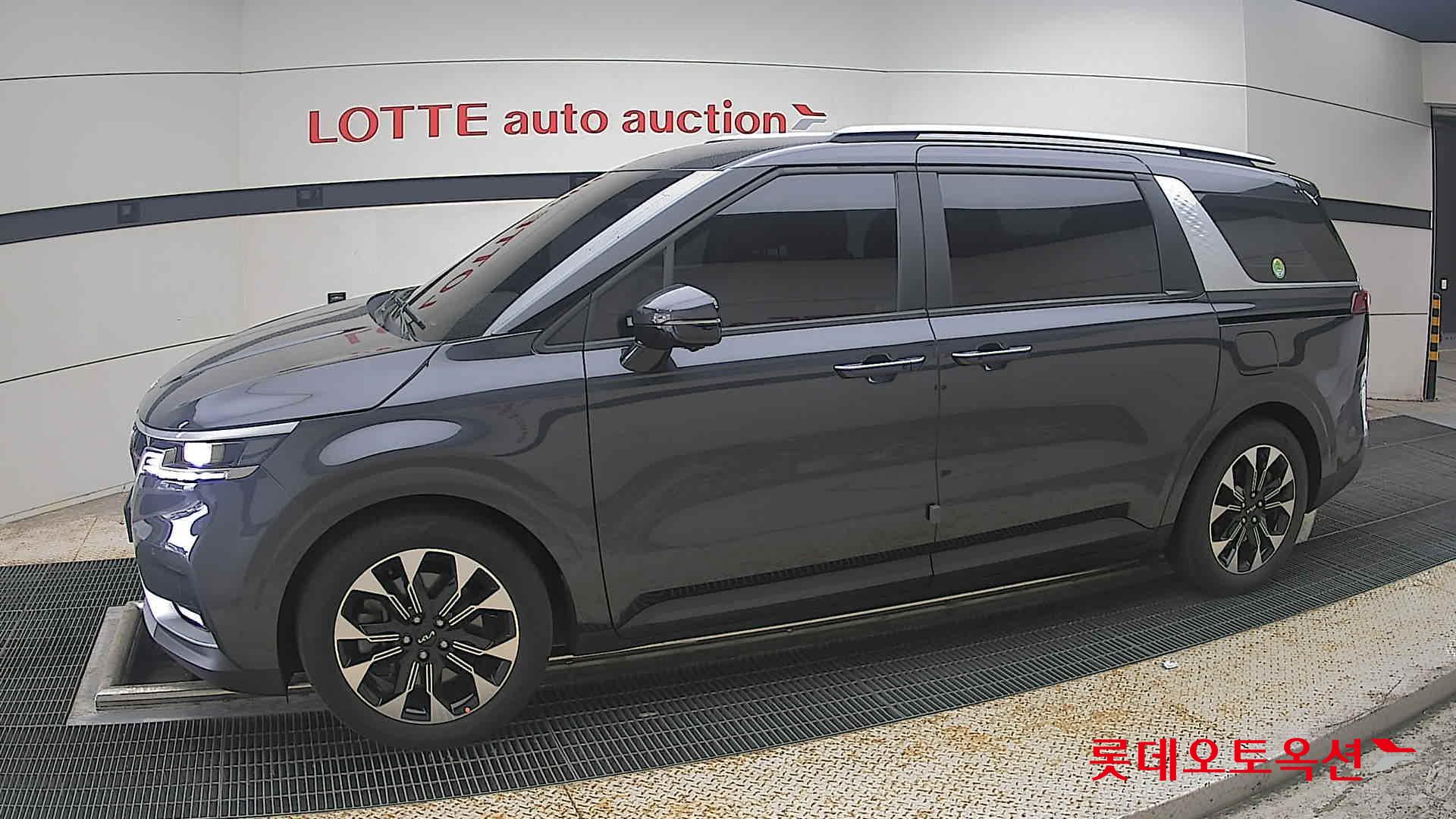 2023 - kia carnival