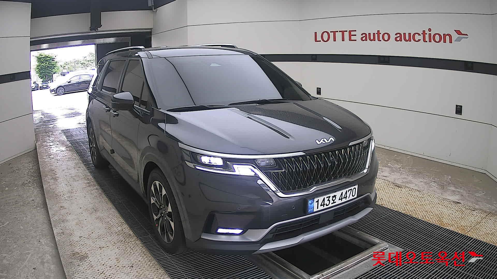 2023 - kia carnival