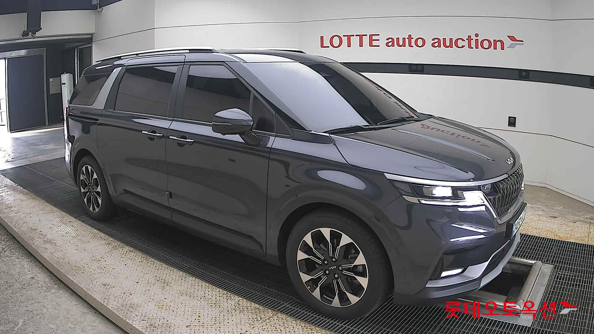2023 - kia carnival