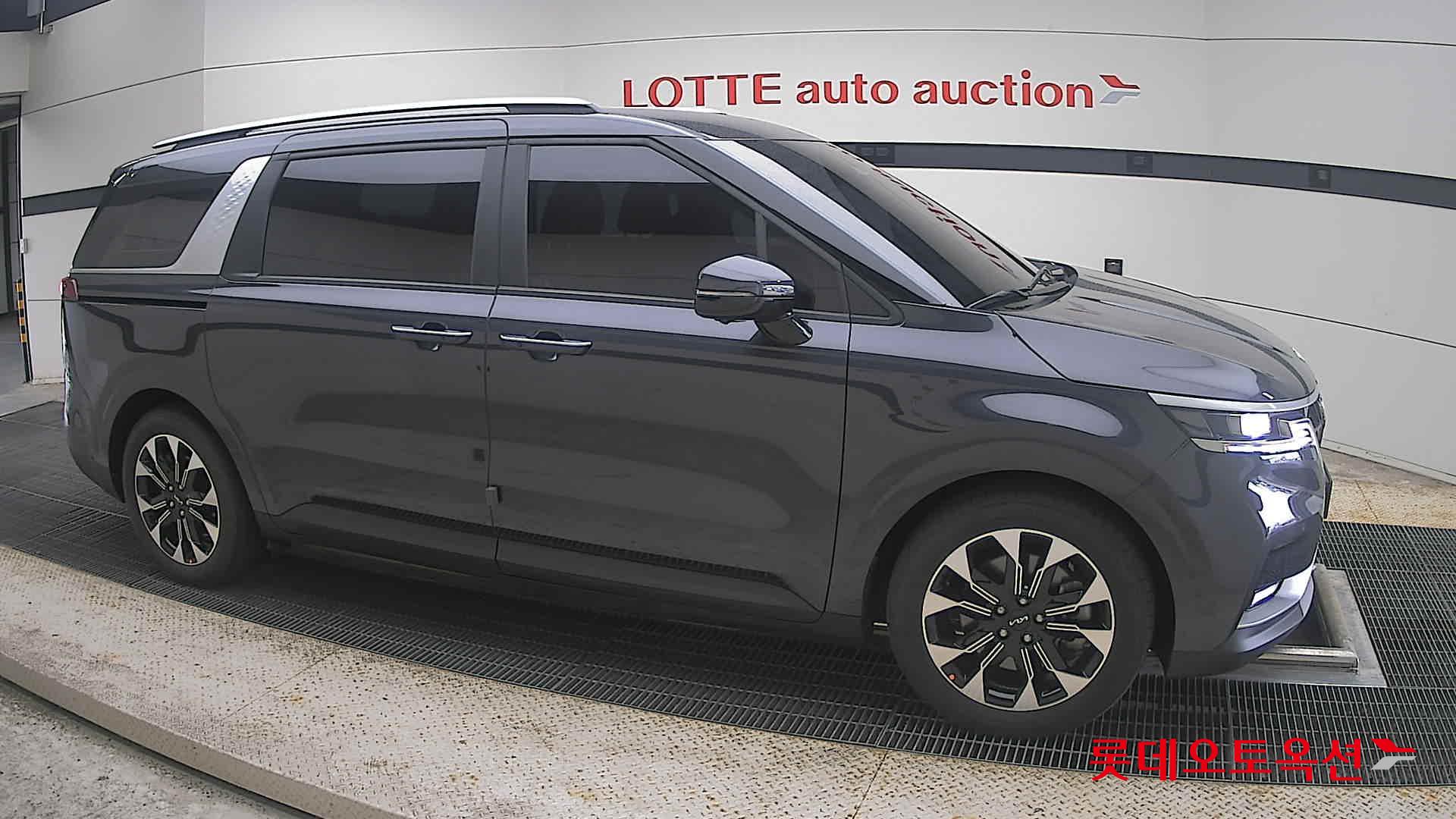 2023 - kia carnival